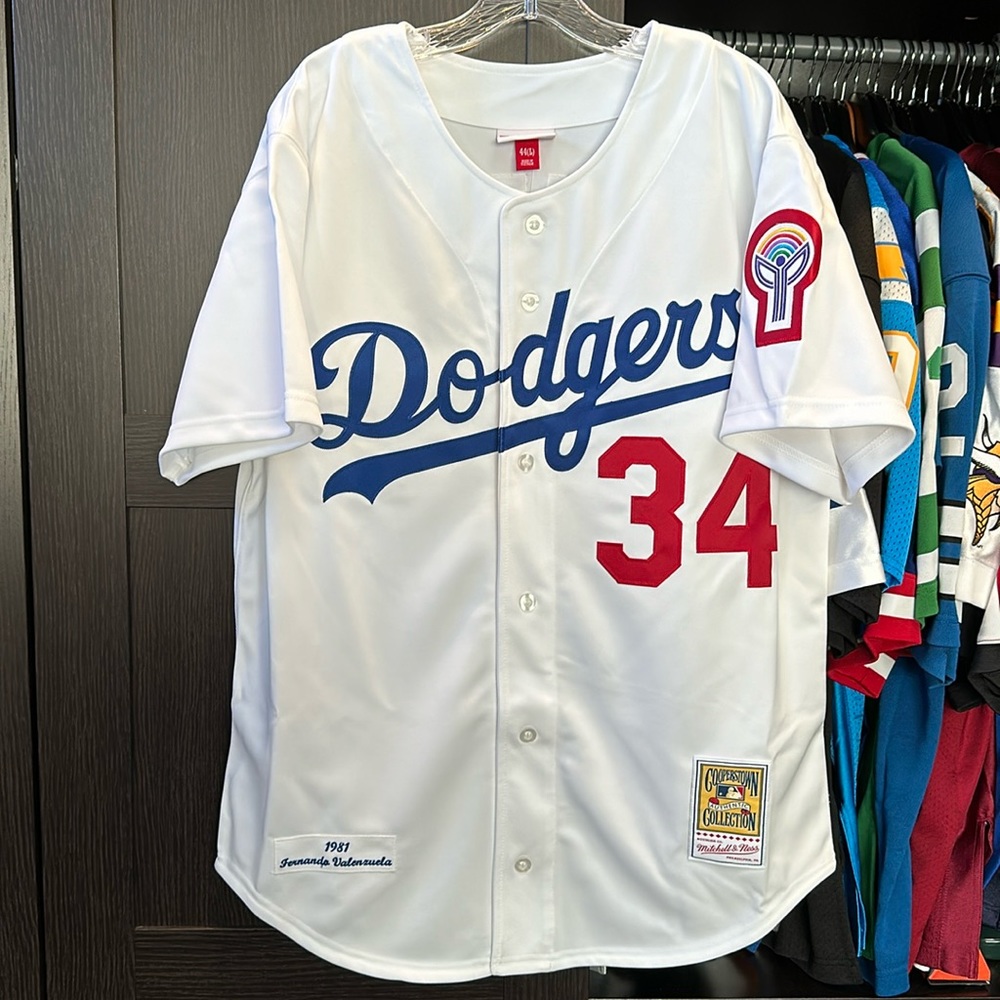Mitchell & Ness Fernando Valenzuela Los Angeles Dodgers 1981 Authentic Jersey